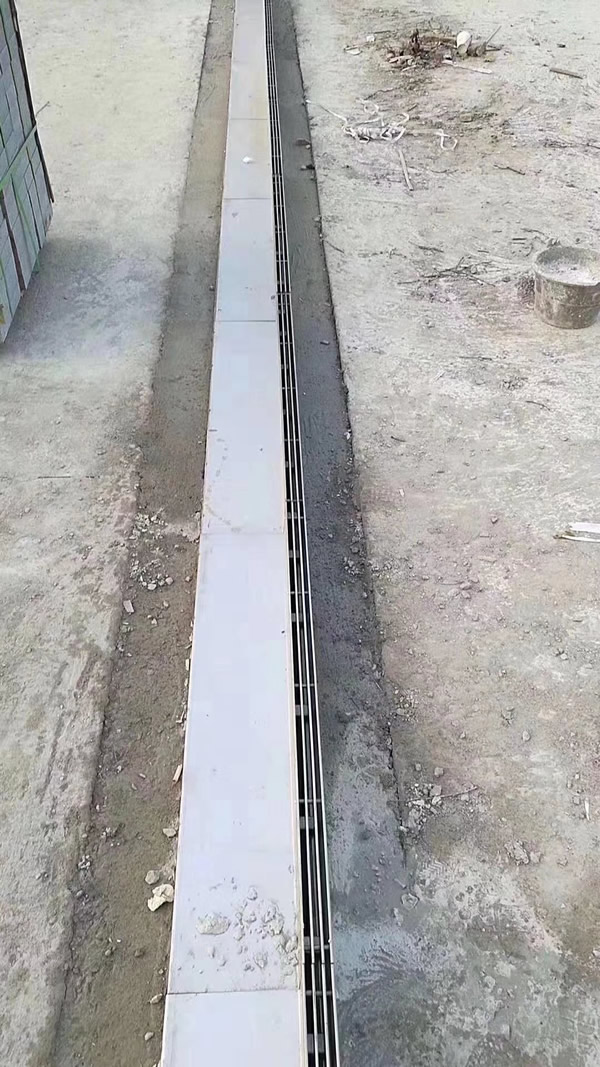 不锈钢缝隙式排水沟施工案例