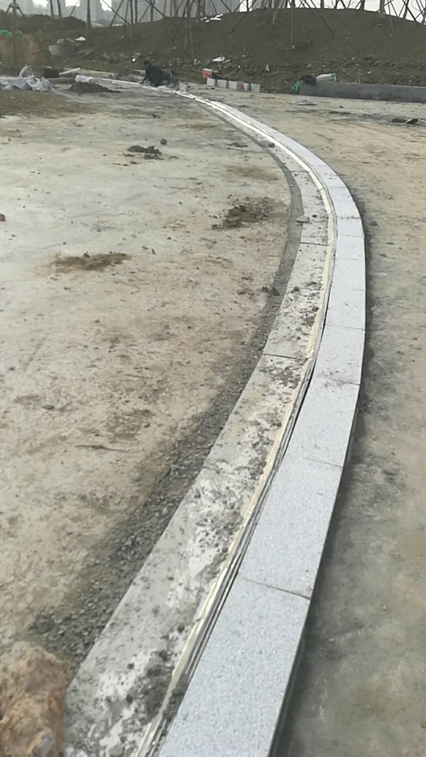 不锈钢缝隙式排水沟施工案例